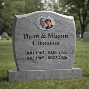 Семеен паметник от сив мрамор с керамична снимка – класически мемориален дизайн